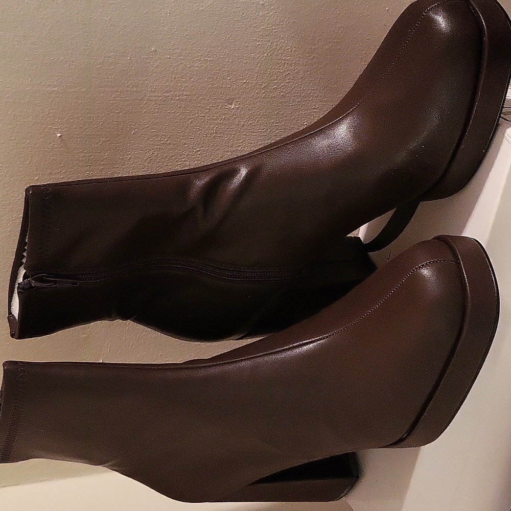 NWB Anne Klein Sloane Brown Faux Leather Block Heel Ankle Boots